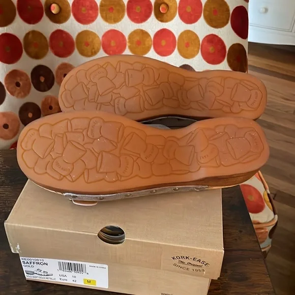 Kork-Ease saffron slide 10 M new in Box in soft Gold Metallic - Picture 3 of 8